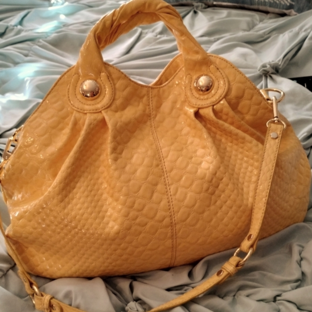 Gianni Bini Willa Hobo Bag ( Like NEW)